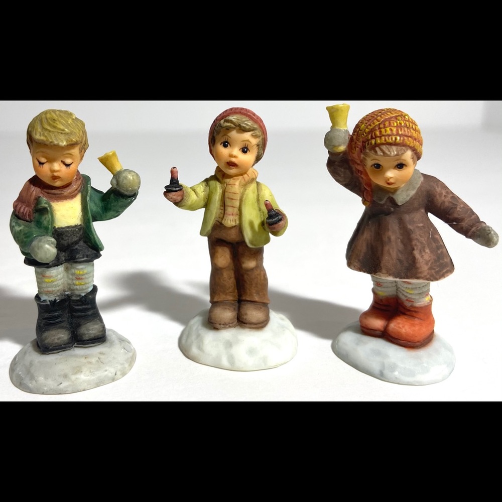 HAWTHORNE VILLAGE-BERTA HUMMEL “A CHEERFUL SEASON”